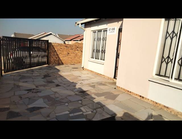 2 BEDROOM CLUSTER FOR SALE IN COSMO CITY